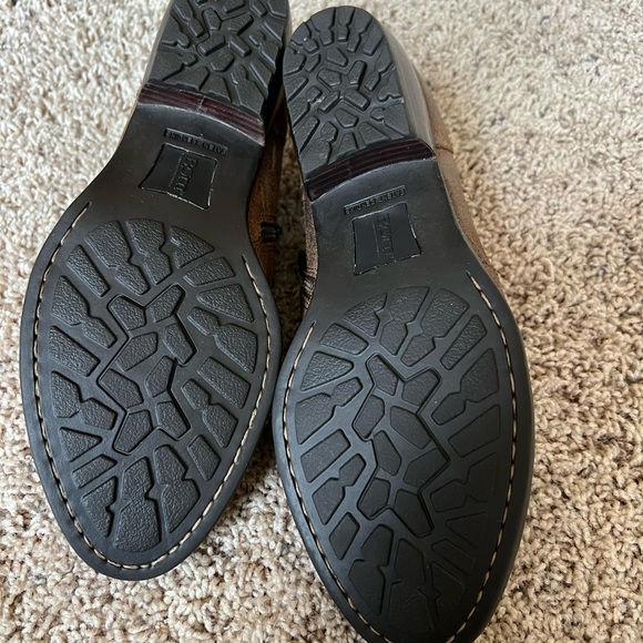 Born distressed leather brown low ankle boots, size 9.5 - Picture 5 of 5